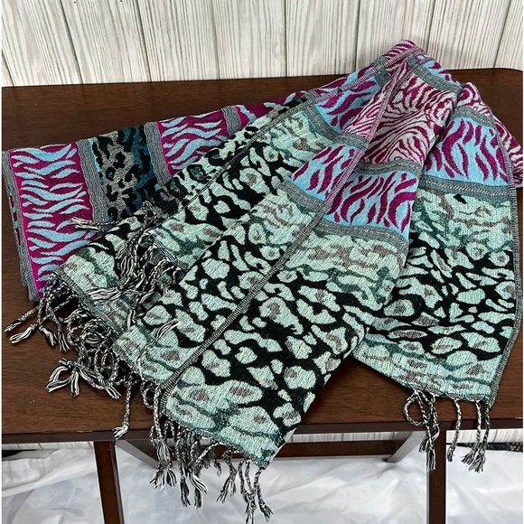 Scarf Leopard Style Fringe Ends - Picture 3 of 4